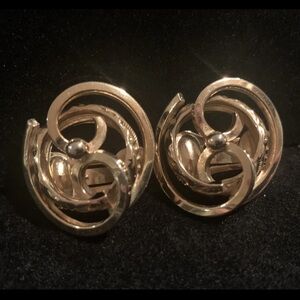 Vtg Signed ALICE Caviness Pat Pend Clip-on Earrings, 50s Gold Circle Swirl